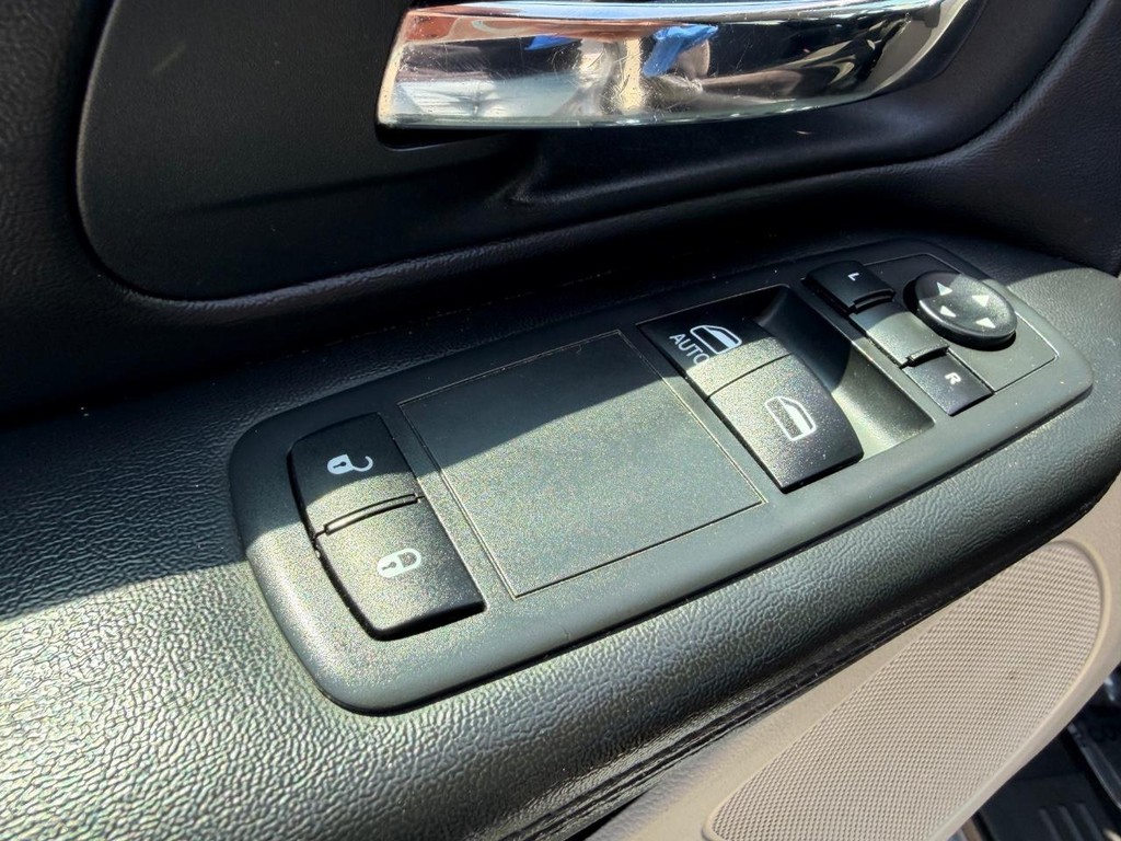 Dodge Grand Caravan Vehicle Full-screen Gallery Image 32