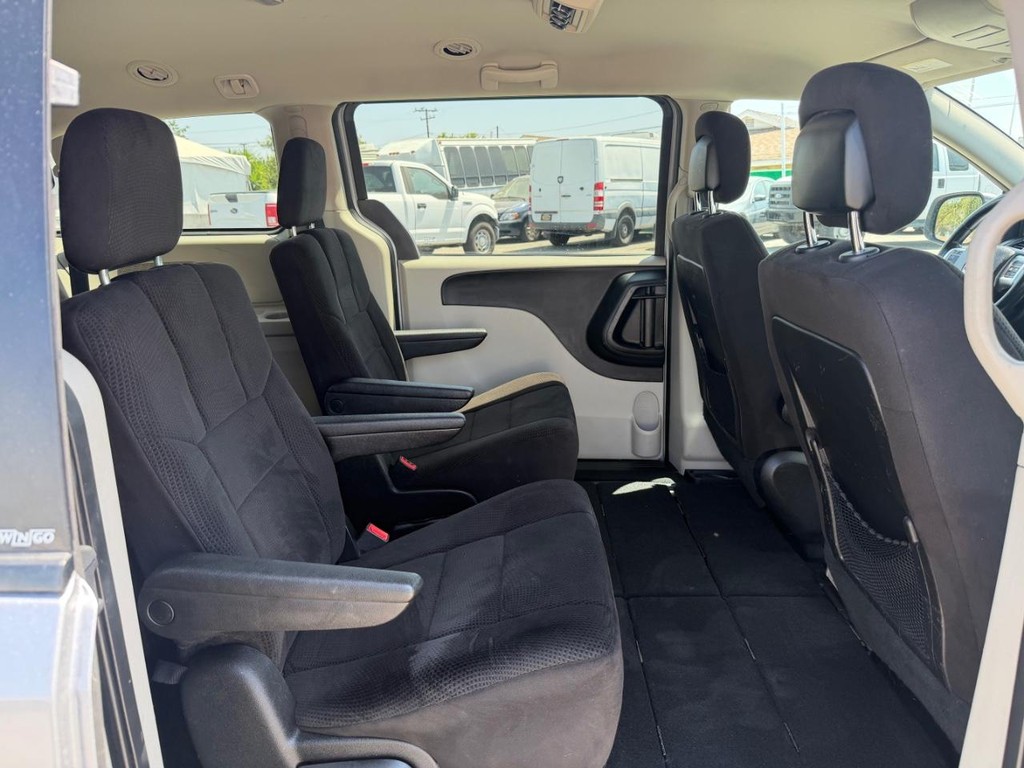 Dodge Grand Caravan Vehicle Full-screen Gallery Image 33
