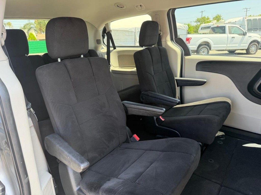 Dodge Grand Caravan Vehicle Full-screen Gallery Image 34