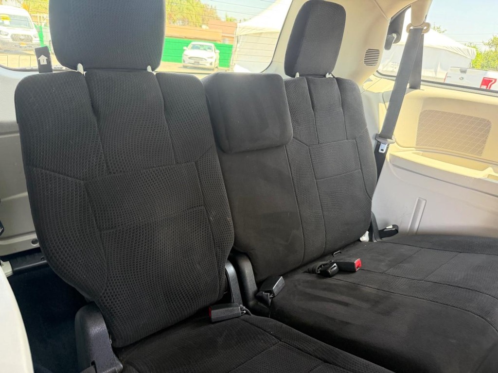 Dodge Grand Caravan Vehicle Full-screen Gallery Image 35