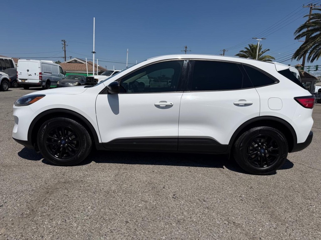 Ford Escape Vehicle Full-screen Gallery Image 11
