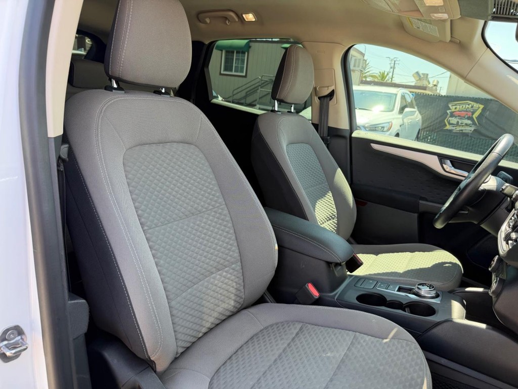 Ford Escape Vehicle Full-screen Gallery Image 22