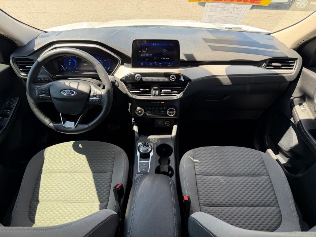 Ford Escape Vehicle Full-screen Gallery Image 23