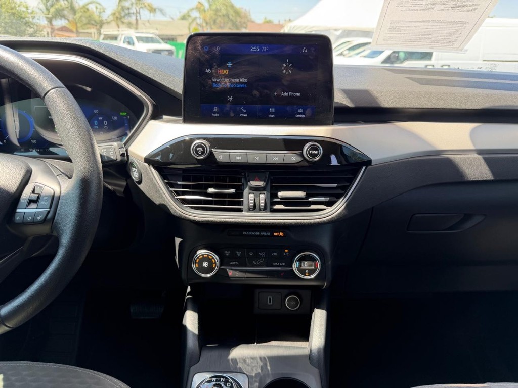 Ford Escape Vehicle Full-screen Gallery Image 25