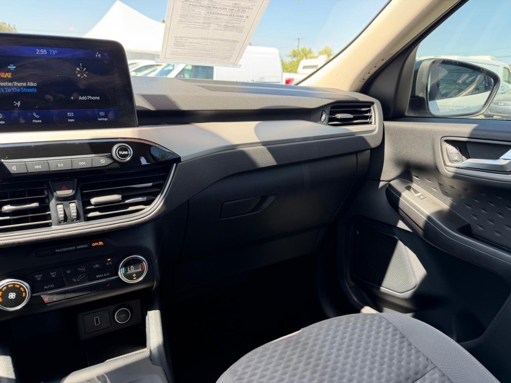Ford Escape Vehicle Full-screen Gallery Image 26