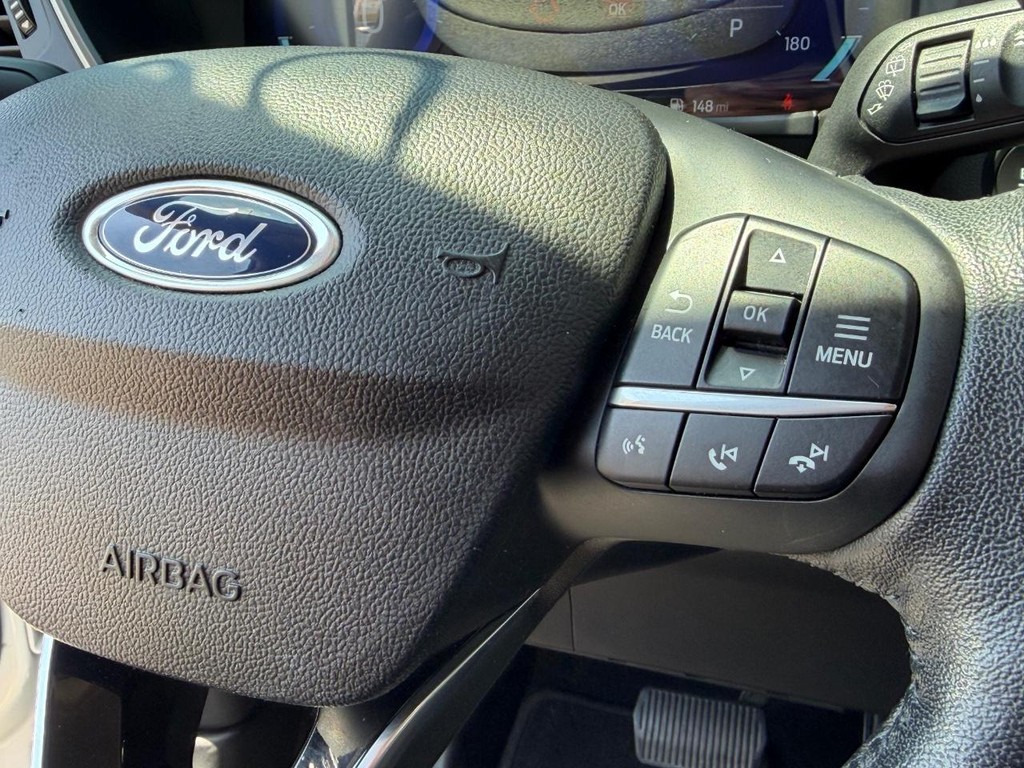 Ford Escape Vehicle Full-screen Gallery Image 28