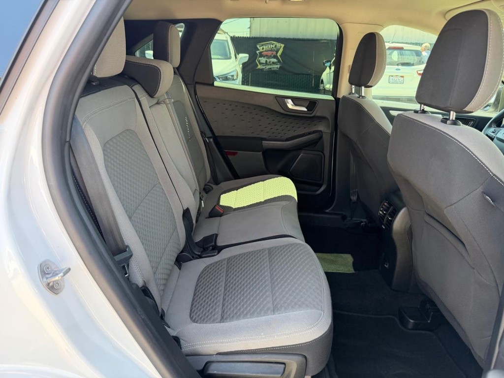 Ford Escape Vehicle Full-screen Gallery Image 36