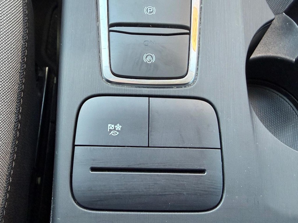 Ford Escape Vehicle Full-screen Gallery Image 39