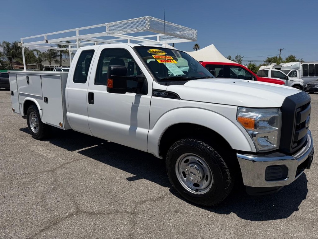 Ford F-250 Vehicle Full-screen Gallery Image 03