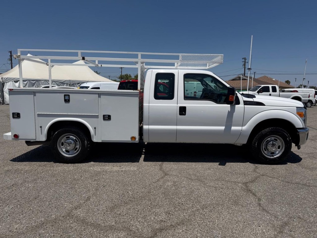Ford F-250 Vehicle Full-screen Gallery Image 05