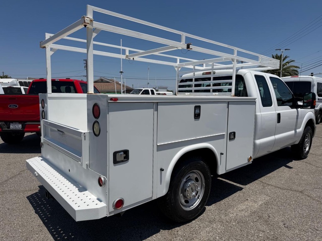 Ford F-250 Vehicle Full-screen Gallery Image 06