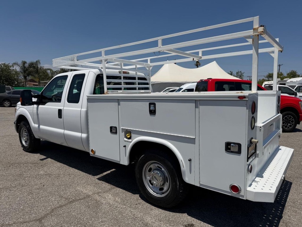 Ford F-250 Vehicle Full-screen Gallery Image 09