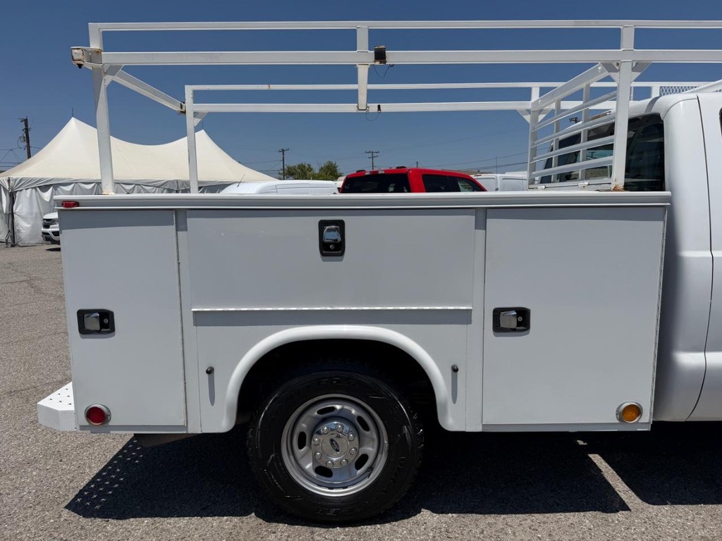 Ford F-250 Vehicle Full-screen Gallery Image 15