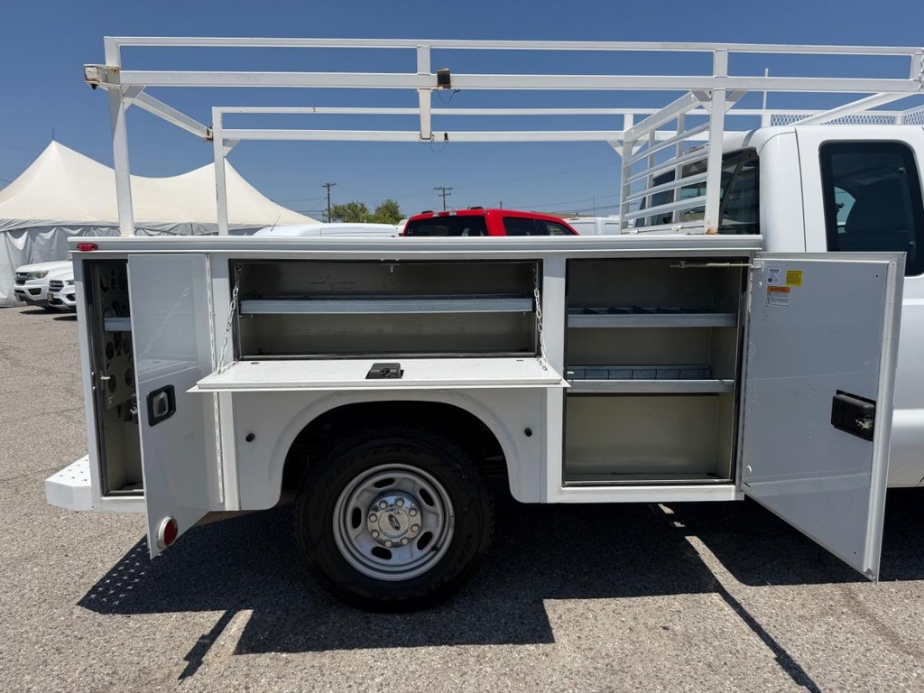 Ford F-250 Vehicle Full-screen Gallery Image 16