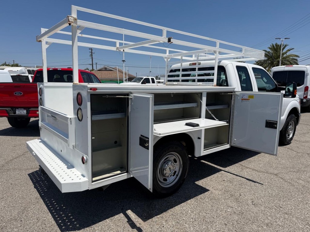 Ford F-250 Vehicle Full-screen Gallery Image 17