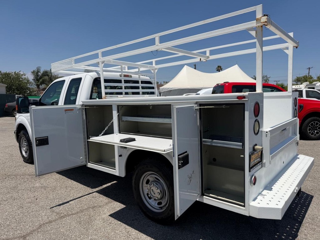 Ford F-250 Vehicle Full-screen Gallery Image 19