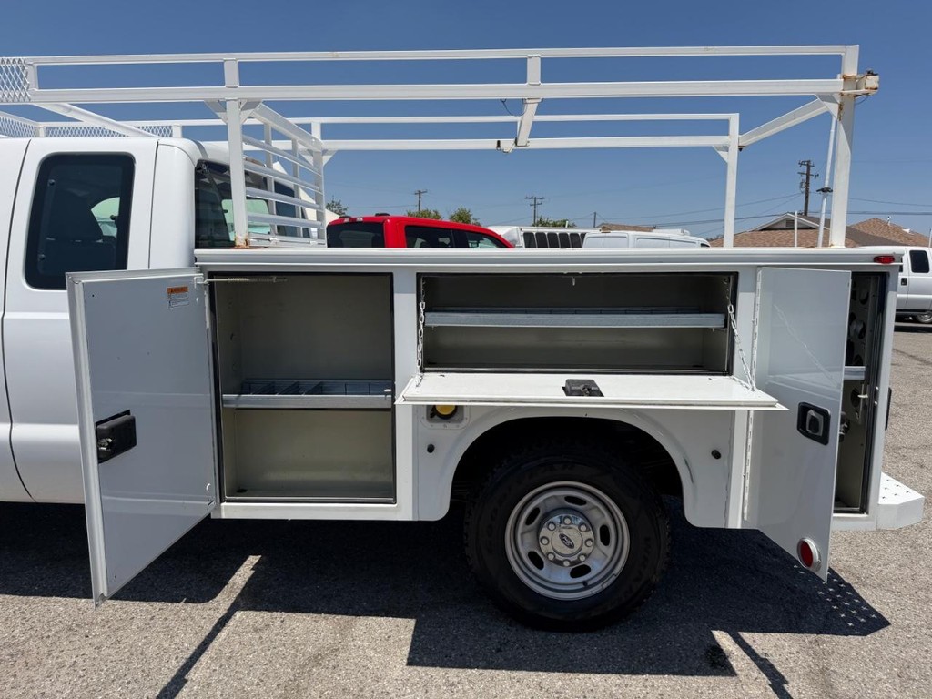 Ford F-250 Vehicle Full-screen Gallery Image 20