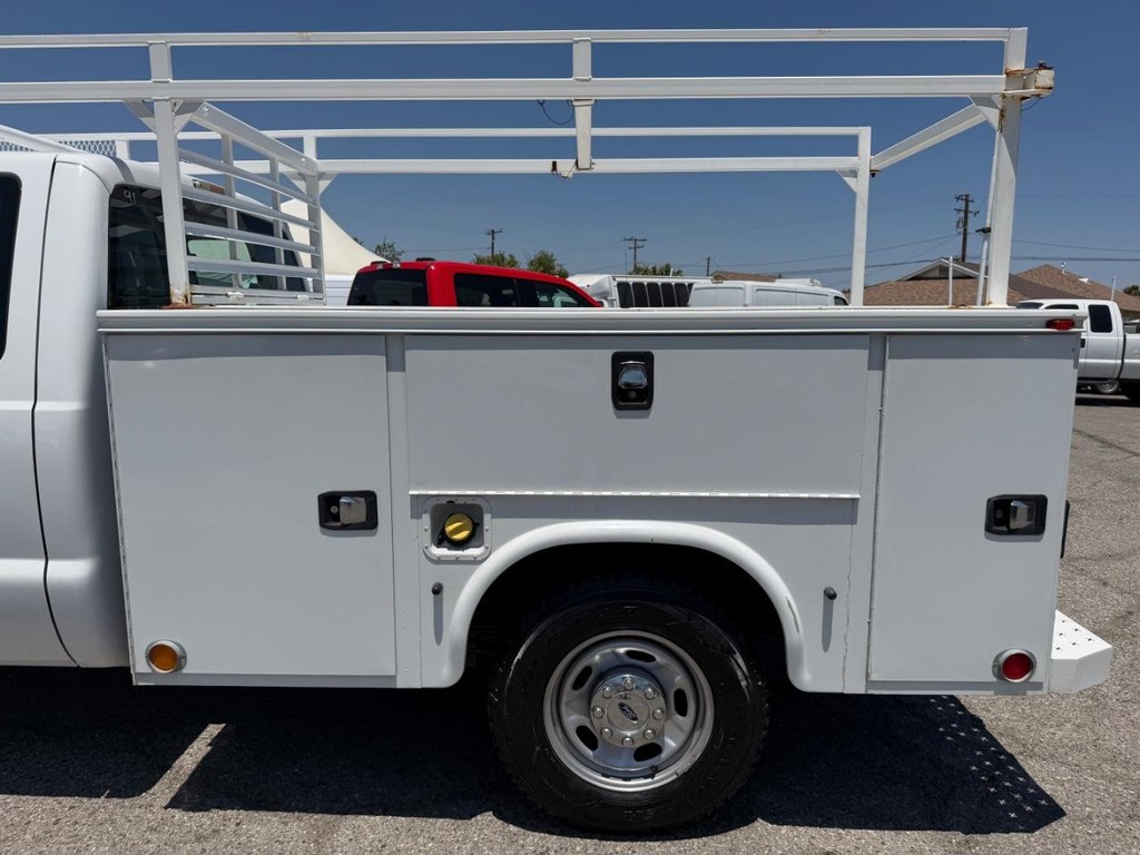 Ford F-250 Vehicle Full-screen Gallery Image 21