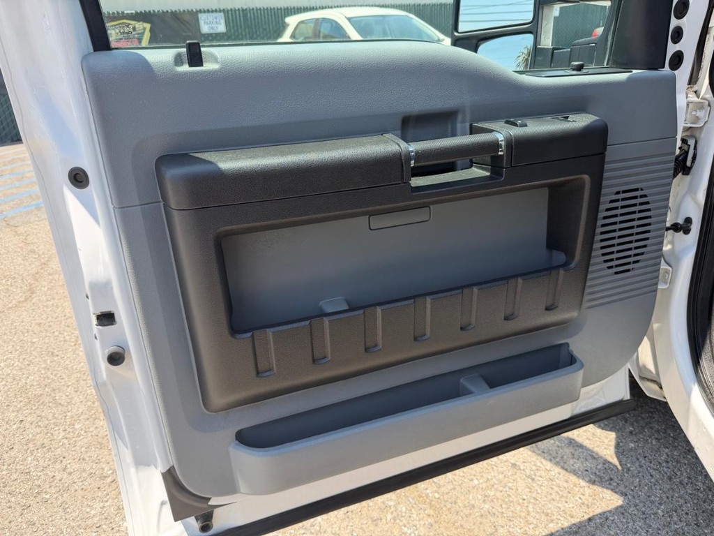 Ford F-250 Vehicle Full-screen Gallery Image 22