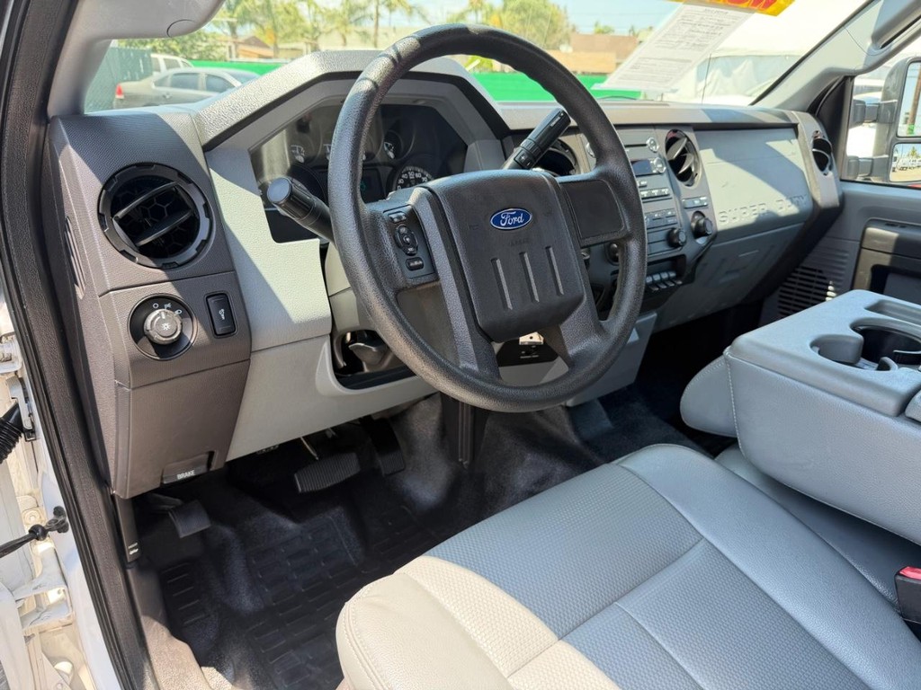 Ford F-250 Vehicle Full-screen Gallery Image 23