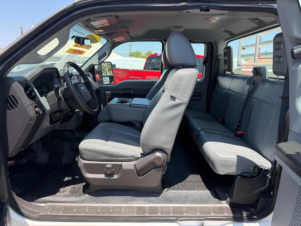 Ford F-250 Vehicle Full-screen Gallery Image 24
