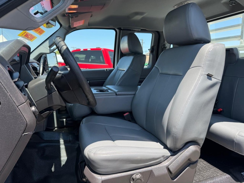 Ford F-250 Vehicle Full-screen Gallery Image 25