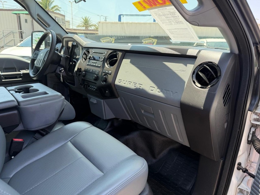 Ford F-250 Vehicle Full-screen Gallery Image 29