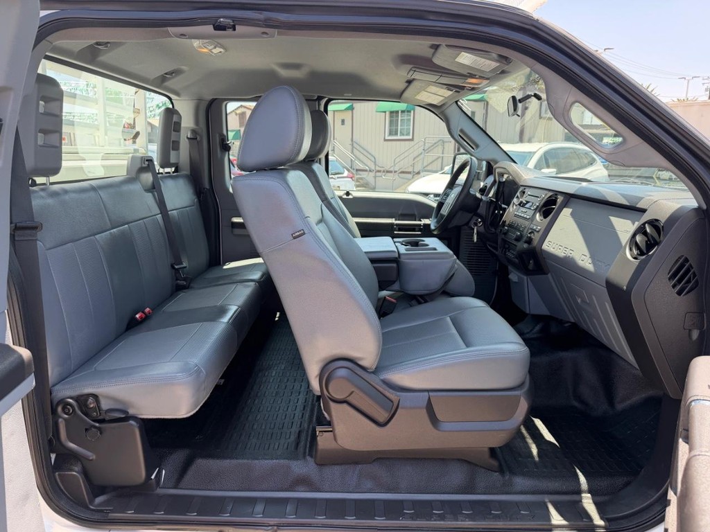 Ford F-250 Vehicle Full-screen Gallery Image 30