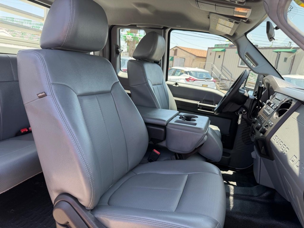 Ford F-250 Vehicle Full-screen Gallery Image 31