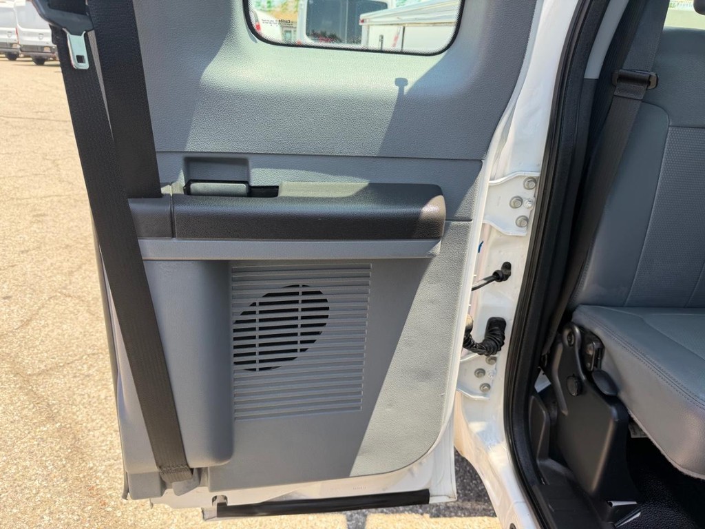 Ford F-250 Vehicle Full-screen Gallery Image 32