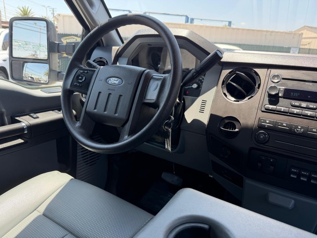 Ford F-250 Vehicle Full-screen Gallery Image 35