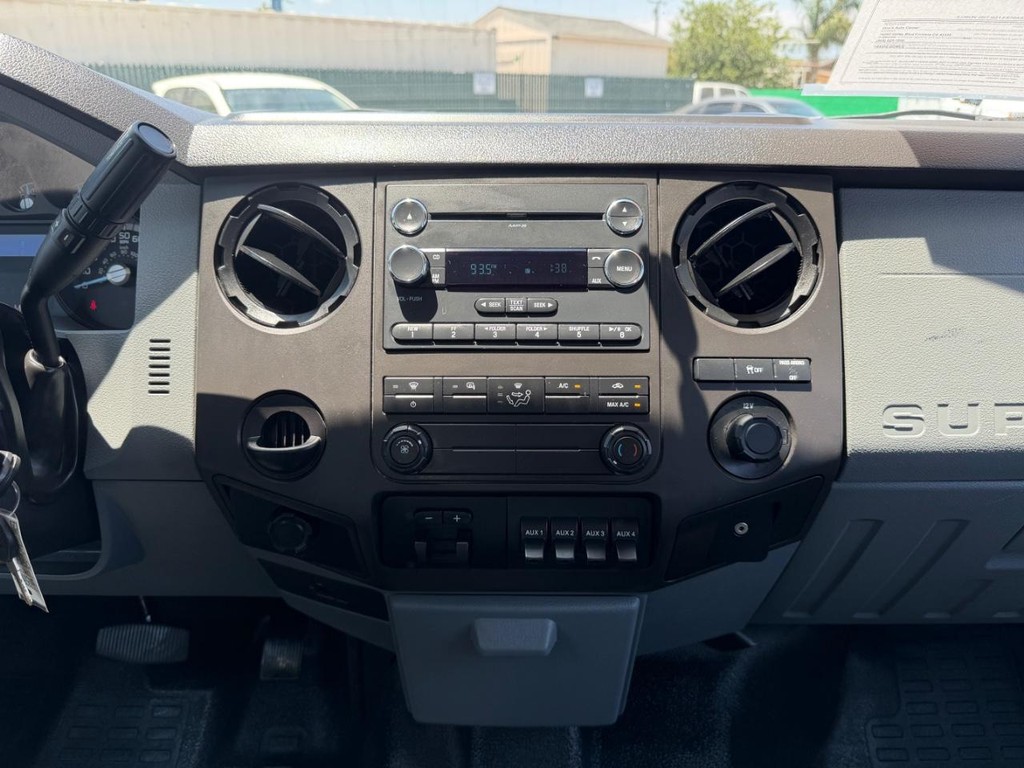 Ford F-250 Vehicle Full-screen Gallery Image 36