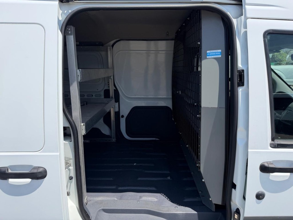 Ford Transit Connect Vehicle Full-screen Gallery Image 23