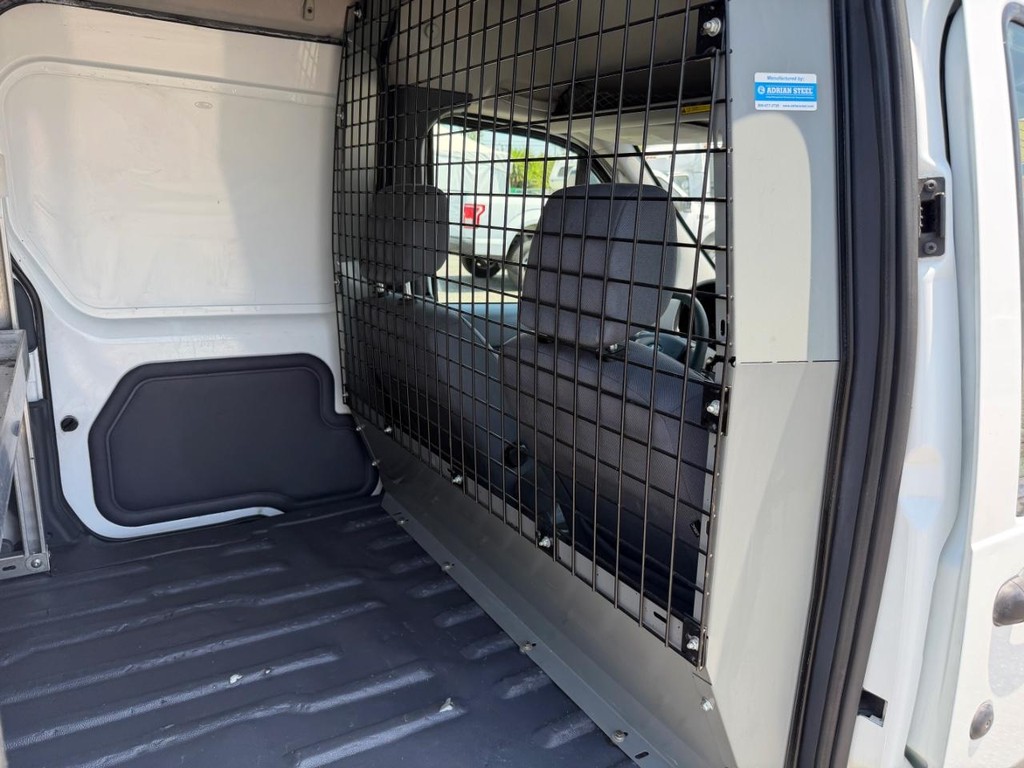 Ford Transit Connect Vehicle Full-screen Gallery Image 24