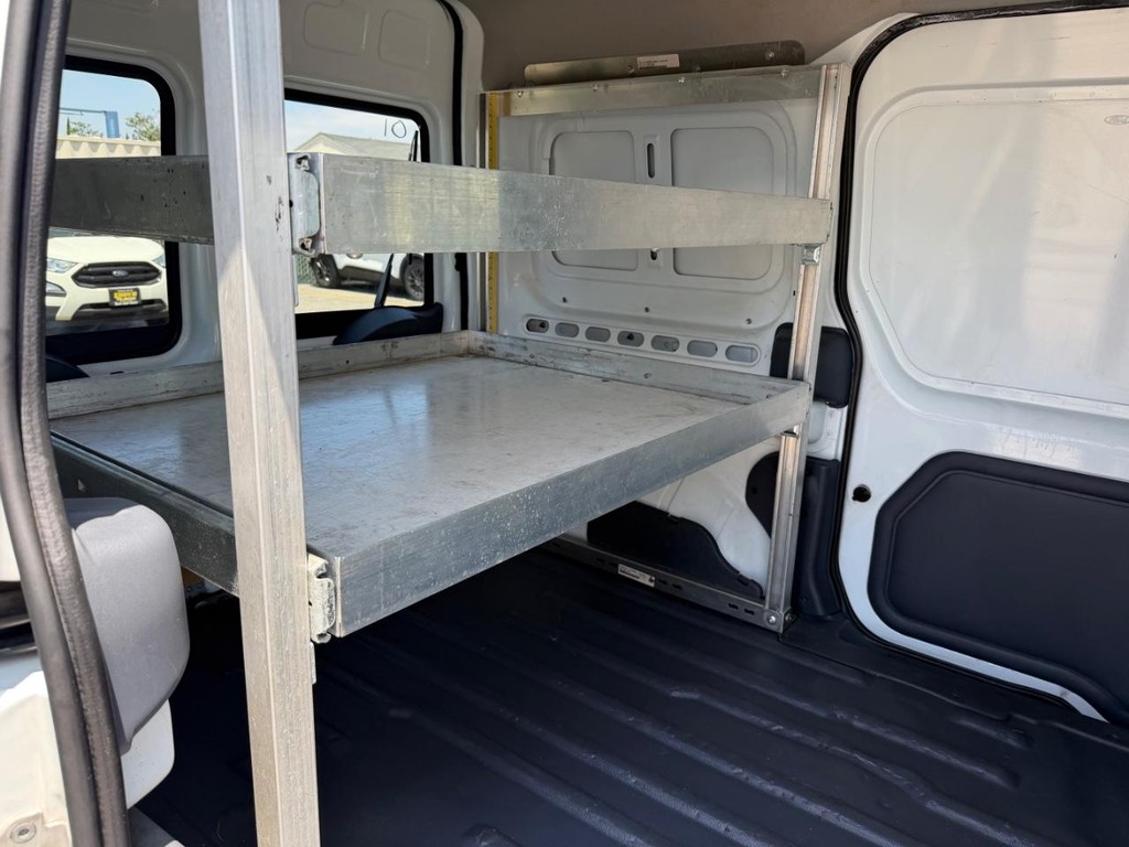 Ford Transit Connect Vehicle Full-screen Gallery Image 25
