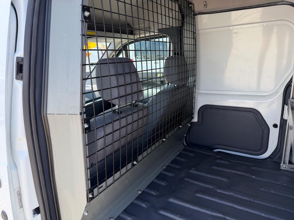 Ford Transit Connect Vehicle Full-screen Gallery Image 27