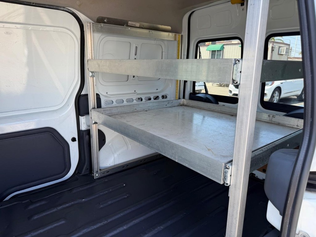 Ford Transit Connect Vehicle Full-screen Gallery Image 28