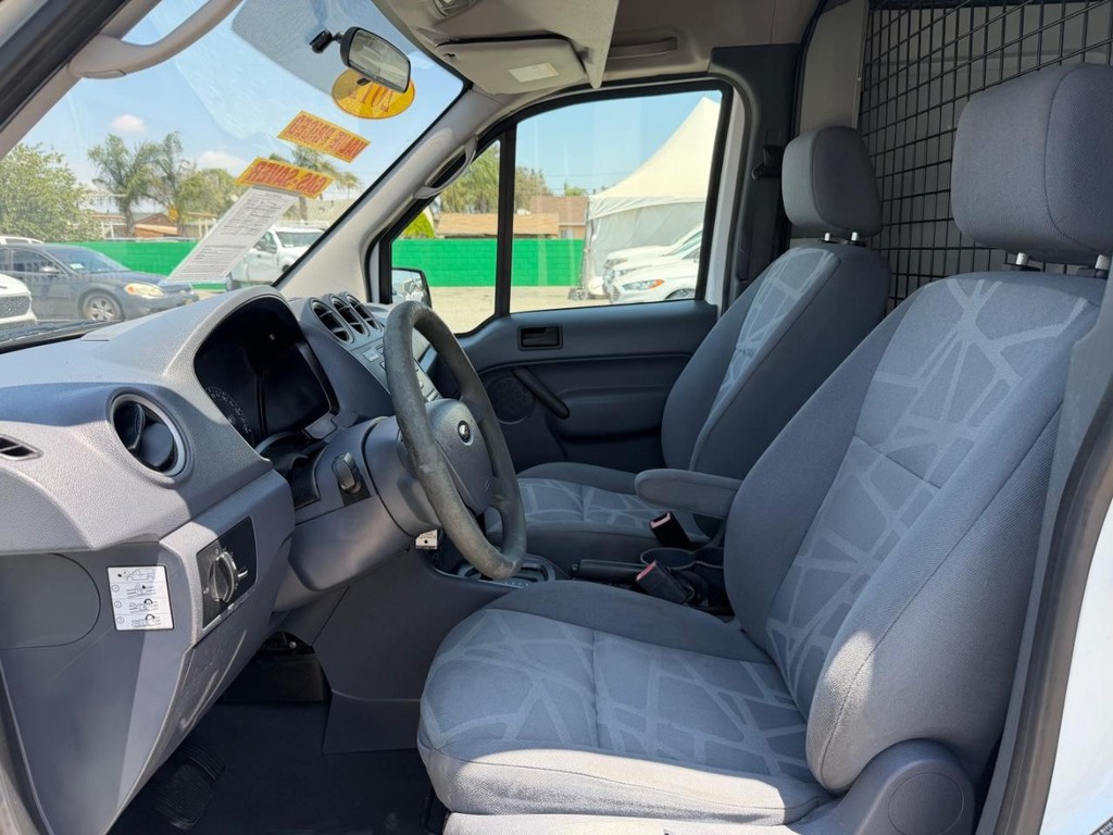Ford Transit Connect Vehicle Full-screen Gallery Image 31