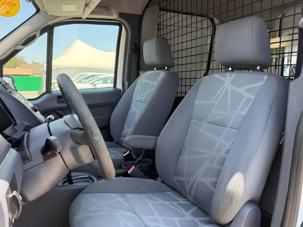 Ford Transit Connect Vehicle Full-screen Gallery Image 32