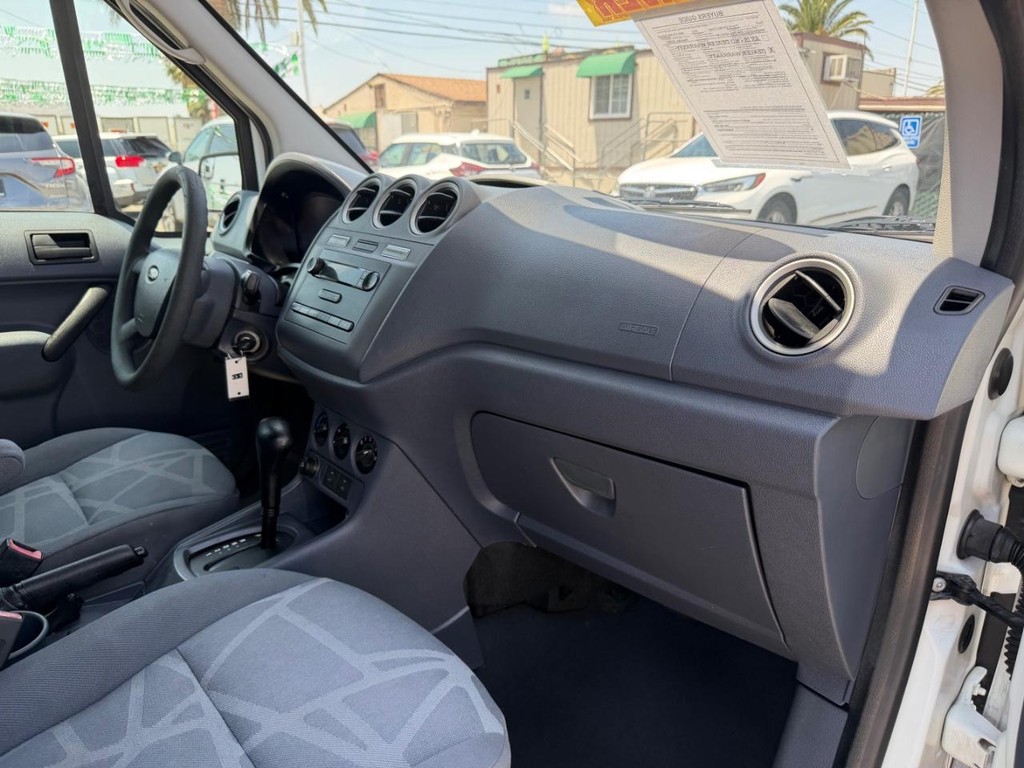 Ford Transit Connect Vehicle Full-screen Gallery Image 34