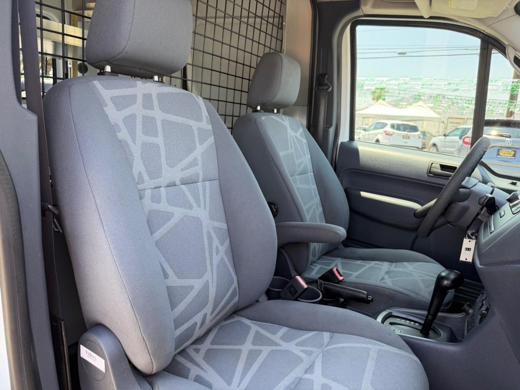 Ford Transit Connect Vehicle Full-screen Gallery Image 36