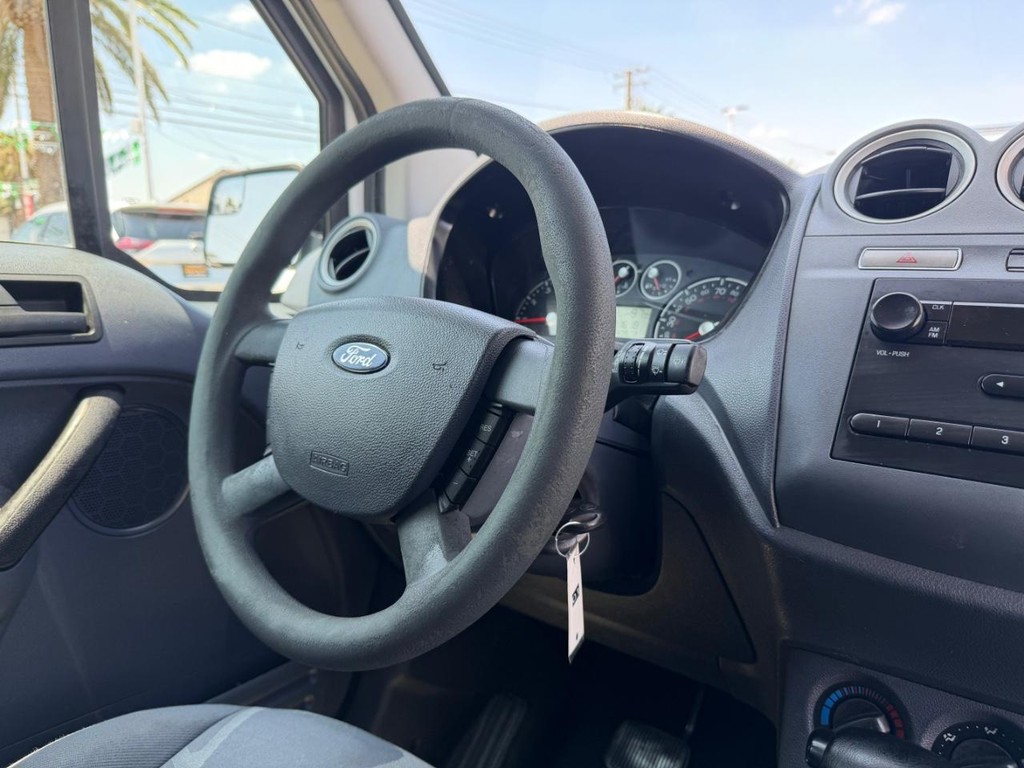 Ford Transit Connect Vehicle Full-screen Gallery Image 37