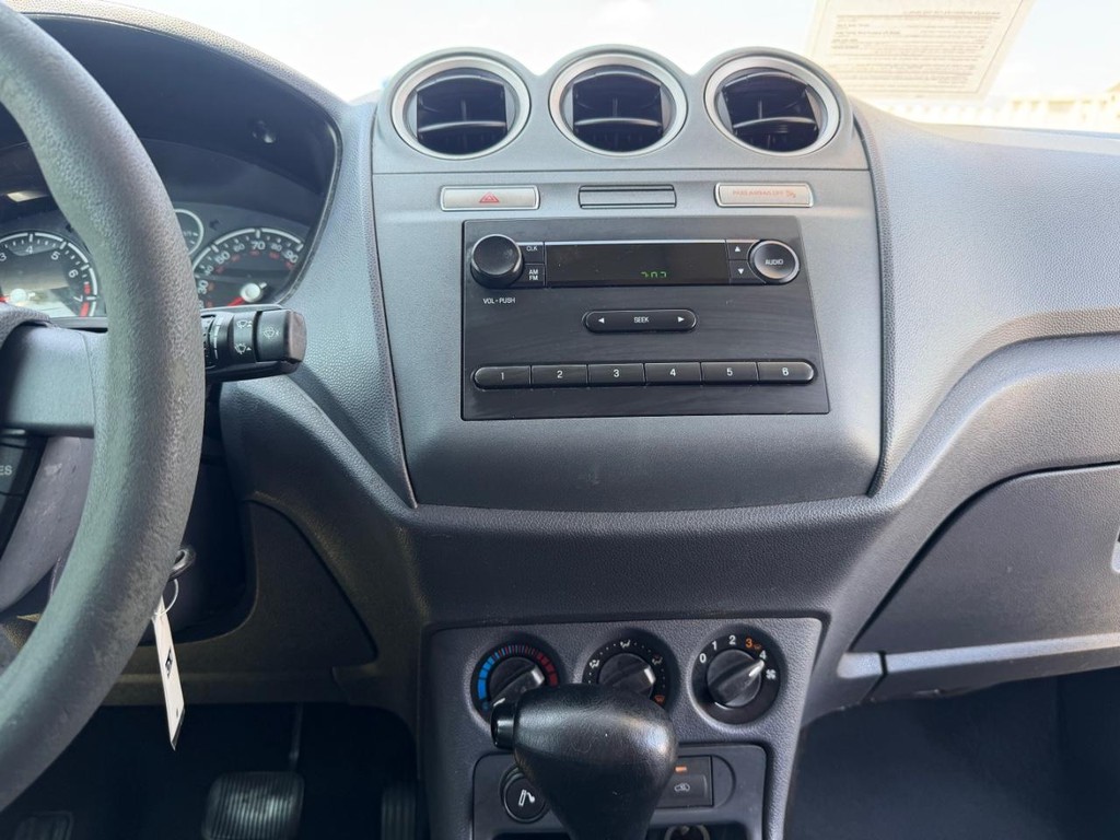 Ford Transit Connect Vehicle Full-screen Gallery Image 38