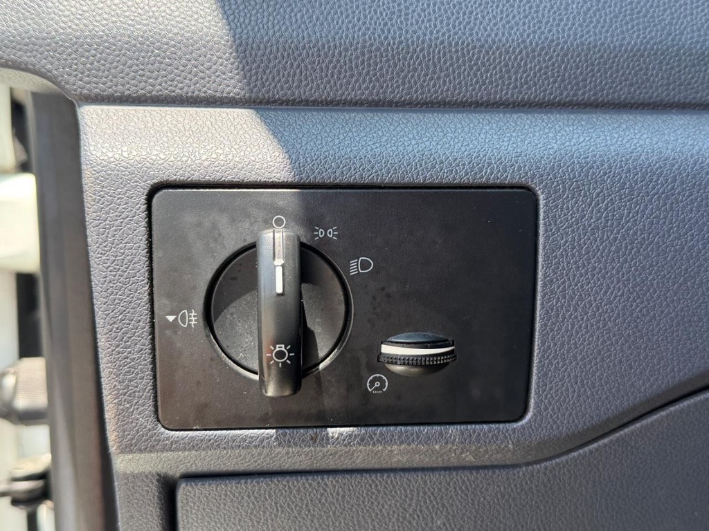 Ford Transit Connect Vehicle Full-screen Gallery Image 41