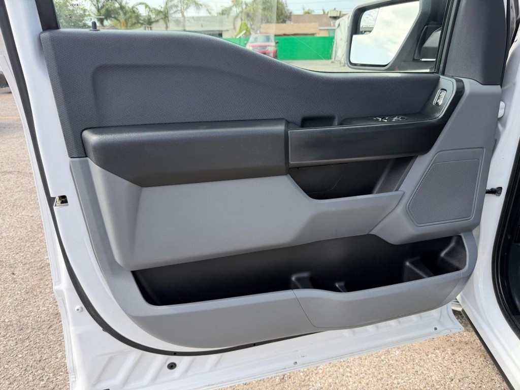 Ford F-150 Vehicle Full-screen Gallery Image 15