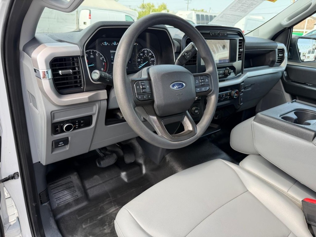 Ford F-150 Vehicle Full-screen Gallery Image 16