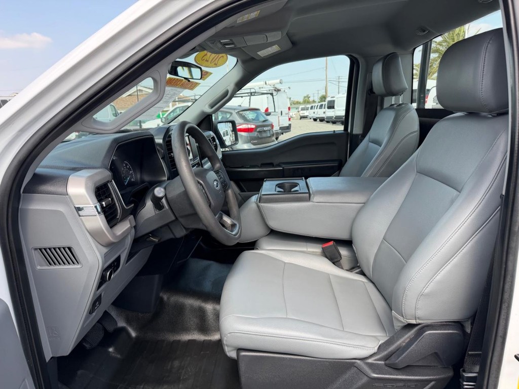 Ford F-150 Vehicle Full-screen Gallery Image 17