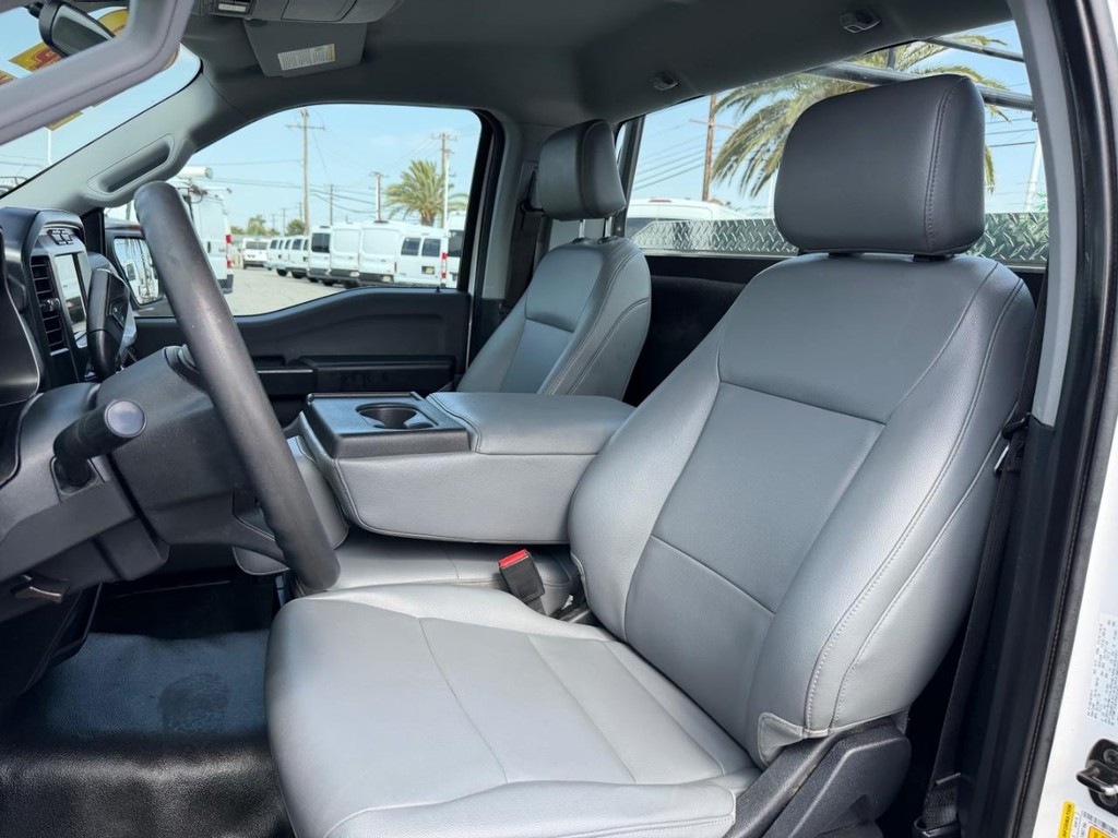 Ford F-150 Vehicle Full-screen Gallery Image 18