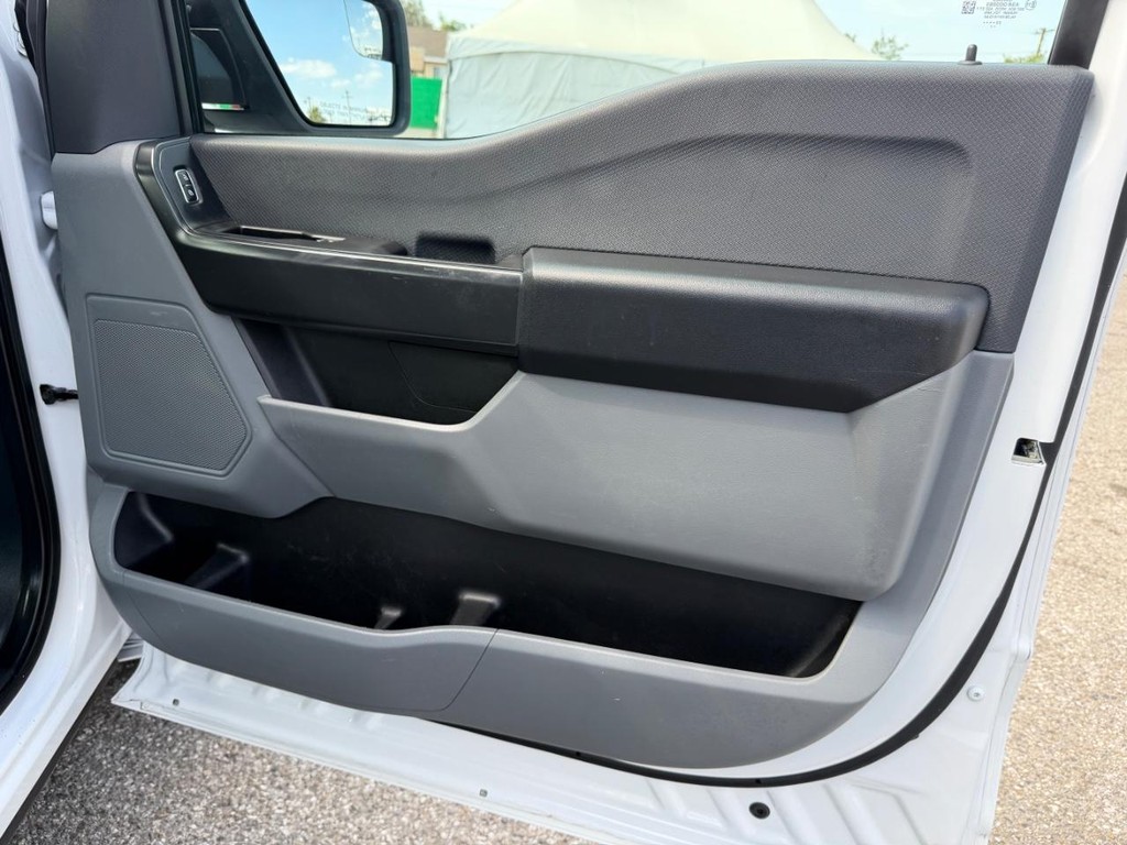 Ford F-150 Vehicle Full-screen Gallery Image 19