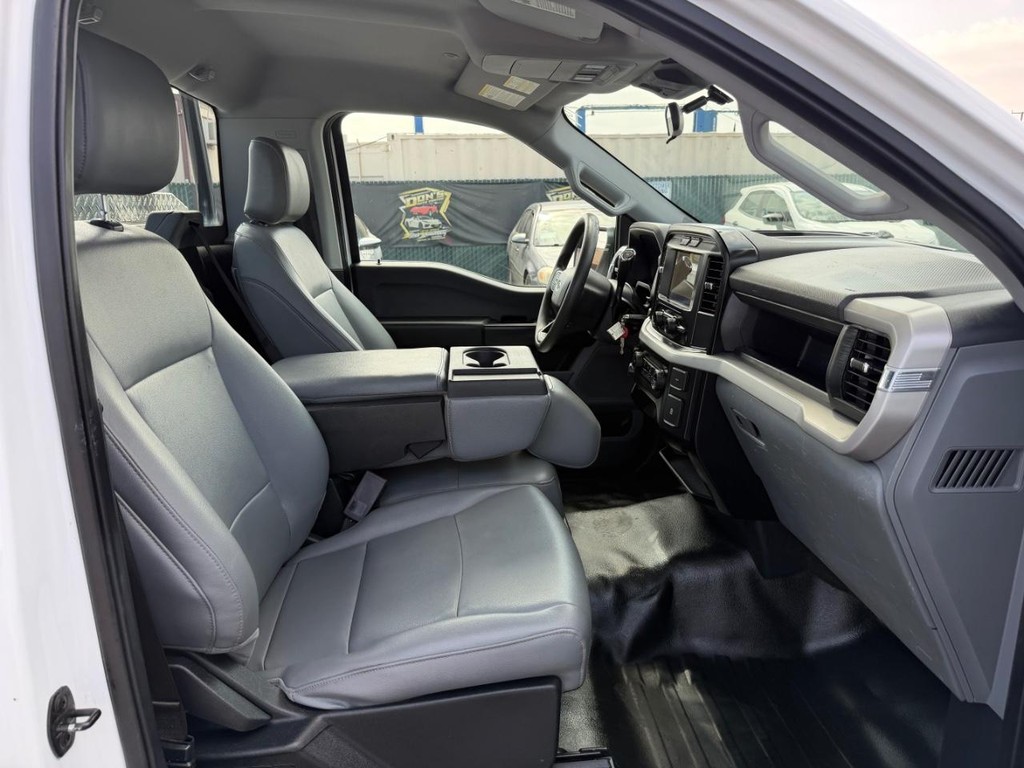 Ford F-150 Vehicle Full-screen Gallery Image 21